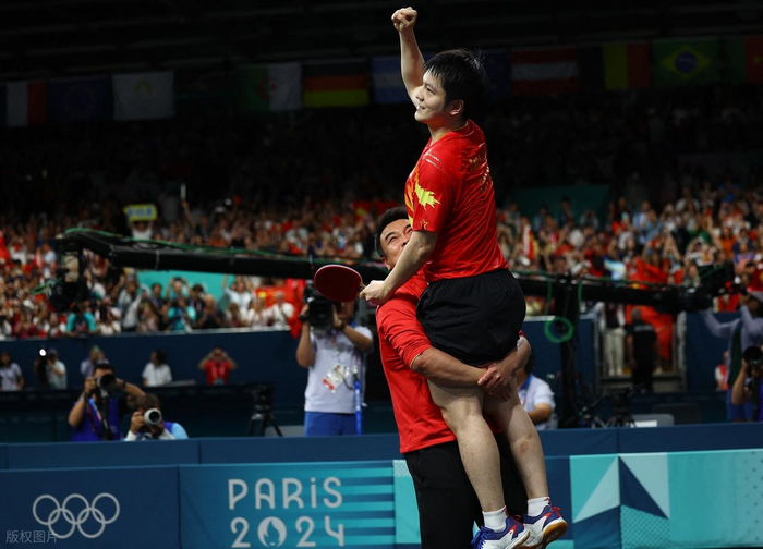 世界杯官方直播客户端下载官网手机版-从巴黎奥运金牌到伦敦世乒赛弃权！樊振东这2年，到底经历了什么|乒协|国乒|巴黎奥运会|wtt赛事|男单决赛_新浪体育_新浪新闻